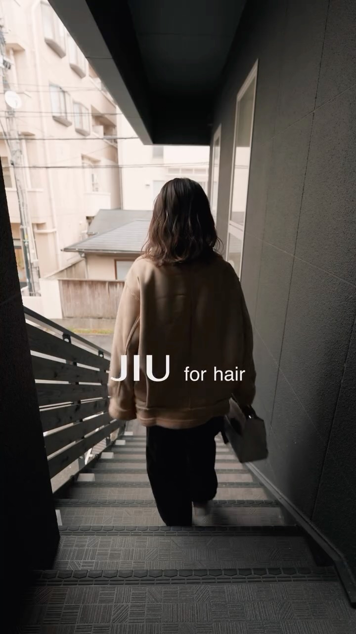 ダブルカラー✨は20時からでも予約可能‼️
「熊本、上通りの美容室JIUは24時まで営業」💇‍♀️

【店舗情報】JIU(ジウ)

●住所〒860-0845熊本県熊本市中央区上通町7-20 TAROビル

●公式LINE:https://lin.ee/rJuSMnU
　
　TEL　096-200-8460

●営業時間　10時～24時

●定休日　火曜日

Aujua（オージュア）ソムリエ在美容室
#ネイビーパープル
#韓国風
#美容室 
#熊本
#熊本市
上通り
上之裏通り